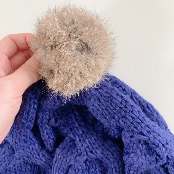 wool beanie hat with furry pom - Picture 4 of 7